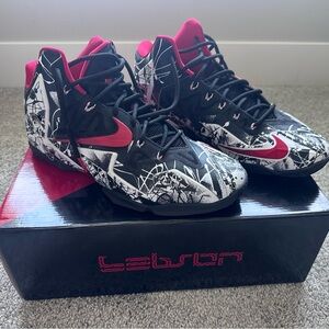 Nike LeBron XI Sneakers Graffiti Black/White/Red - Size 12 - New with Box